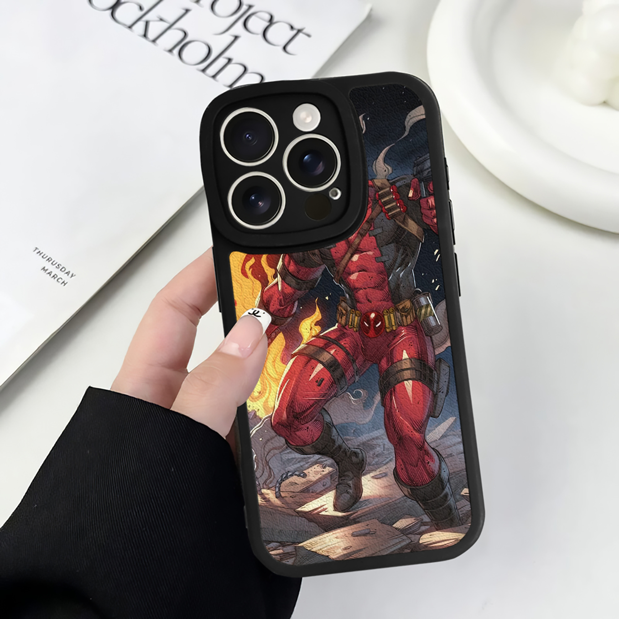 （画像用） Deadpool デッドプール 【iPhone 16シリーズ対応】シリコンスマホケース（レザー調） 材質：シリコン